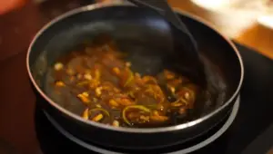 Xào đều hỗn hợp với bơ