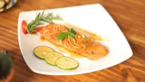 Món cá hồi sốt bơ chanh