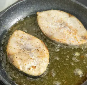 Cá thu chiên cuốn hút, dậy mùi giúp ăn hoài không ngán (Ảnh Sưu tầm)