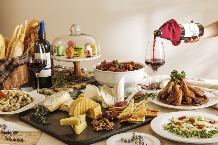 Ẩm thực Pháp - Đẳng cấp tinh hoa trong nền ẩm thực thế giới . Ẩm thực Pháp vô cùng sang trọng và đẳng cấp