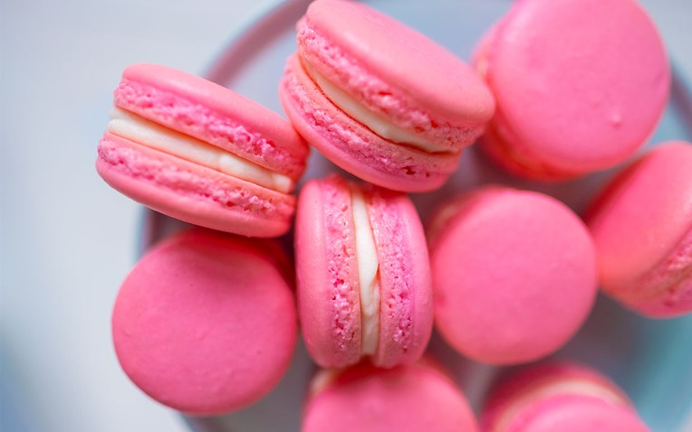 Ẩm thực Pháp - Đẳng cấp tinh hoa trong nền ẩm thực thế giới Bánh macaron là một món miệng đầy màu sắc