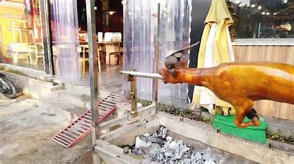 Dê quay nguyên con, món ngon tuyệt đỉnh