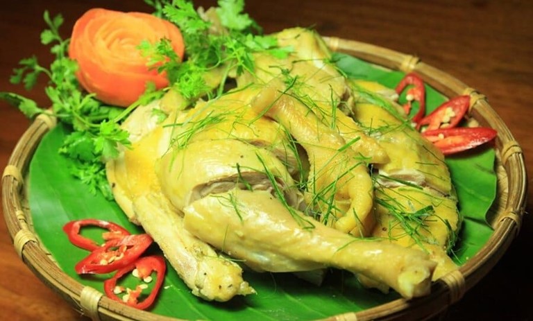 Các món ăn ngon ngày lễ 30/4 không thể bỏ qua Gà hấp nồi cơm điện thơm ngon, đậm vị và rất đưa cơm