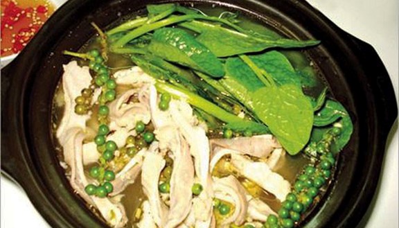 Các món ăn ngon ngày lễ 30/4 không thể bỏ qua Bao tử hầm cùng tiêu xanh nghe có vẻ hơi lạ và khó ăn, nhưng cực thơm ngon và rất đáng để thử