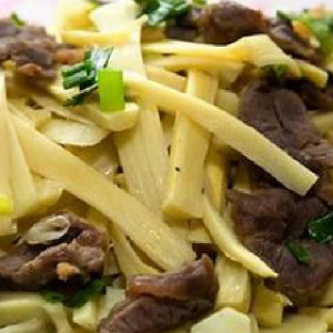 Thơm ngon lạ miệng với món thịt dê xào măng tươi